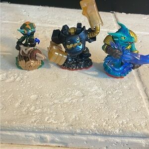 Skylanders mix lot of 11